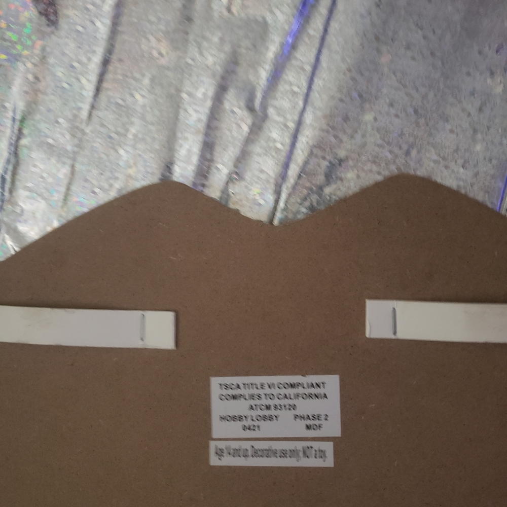 LIPS CORK BOARD - Picture 2 of 2